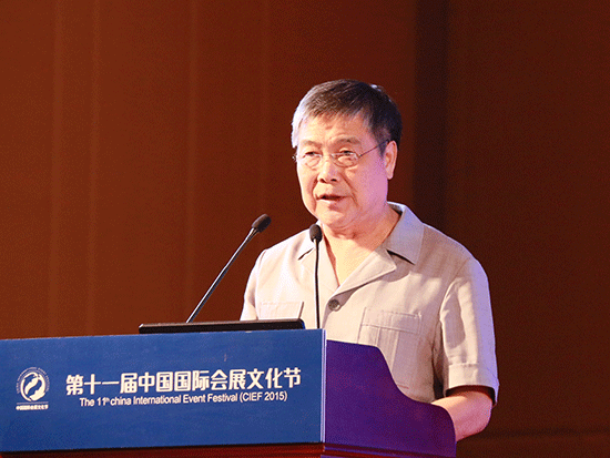 上圖為中國(guó)商業(yè)聯(lián)合會(huì)會(huì)長(zhǎng)張志剛（圖片來(lái)源：新浪財(cái)經(jīng) 顧國(guó)愛(ài) 攝）