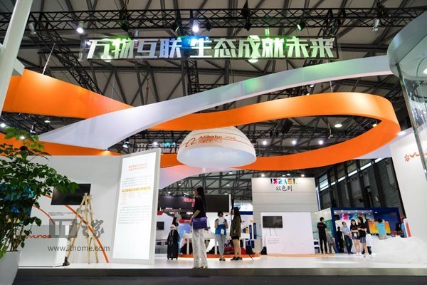 IT之家?guī)愎銶WC 2016上海站YunOS展臺(tái)