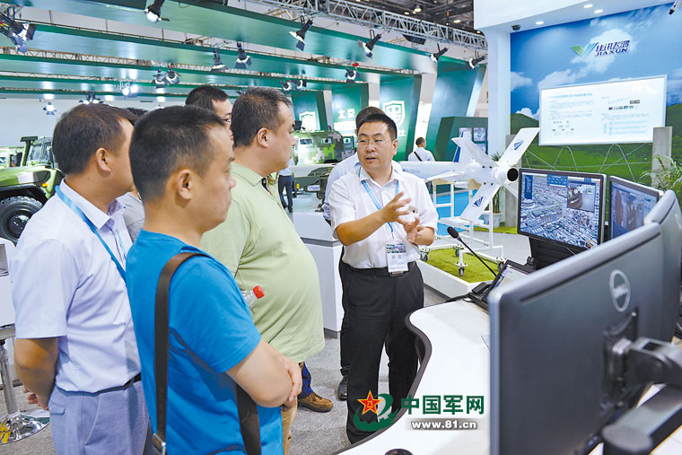 "猛虎"裝甲車、無人救生船現(xiàn)身軍民融合展會(huì)(圖1) "猛虎"裝甲車、無人救生船現(xiàn)身軍民融合展會(huì)(圖1)