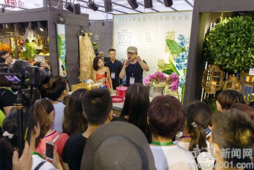 2016國(guó)際家庭花卉園藝展覽會(huì)亮相嘉澤(圖2) A87U3490.jpg