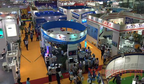 會(huì)展中心內(nèi)部