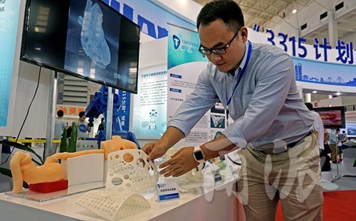 多功能育嬰箱、管道機器人…快來會展中心看高科“尖貨”