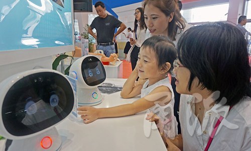 多功能育嬰箱、管道機器人…快來會展中心看高科“尖貨”